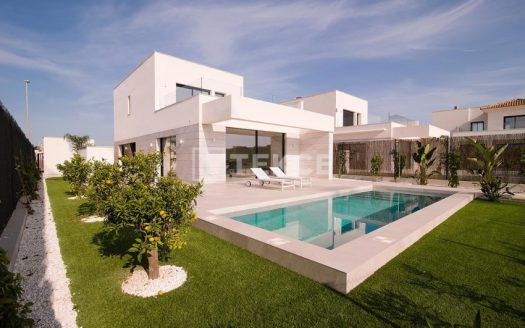Villas with Private Pool and Parking in Los Montesinos