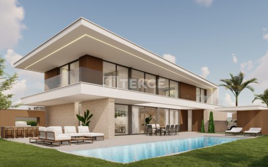 Luxury Properties near the Beach and Amenities in Cabo Roig